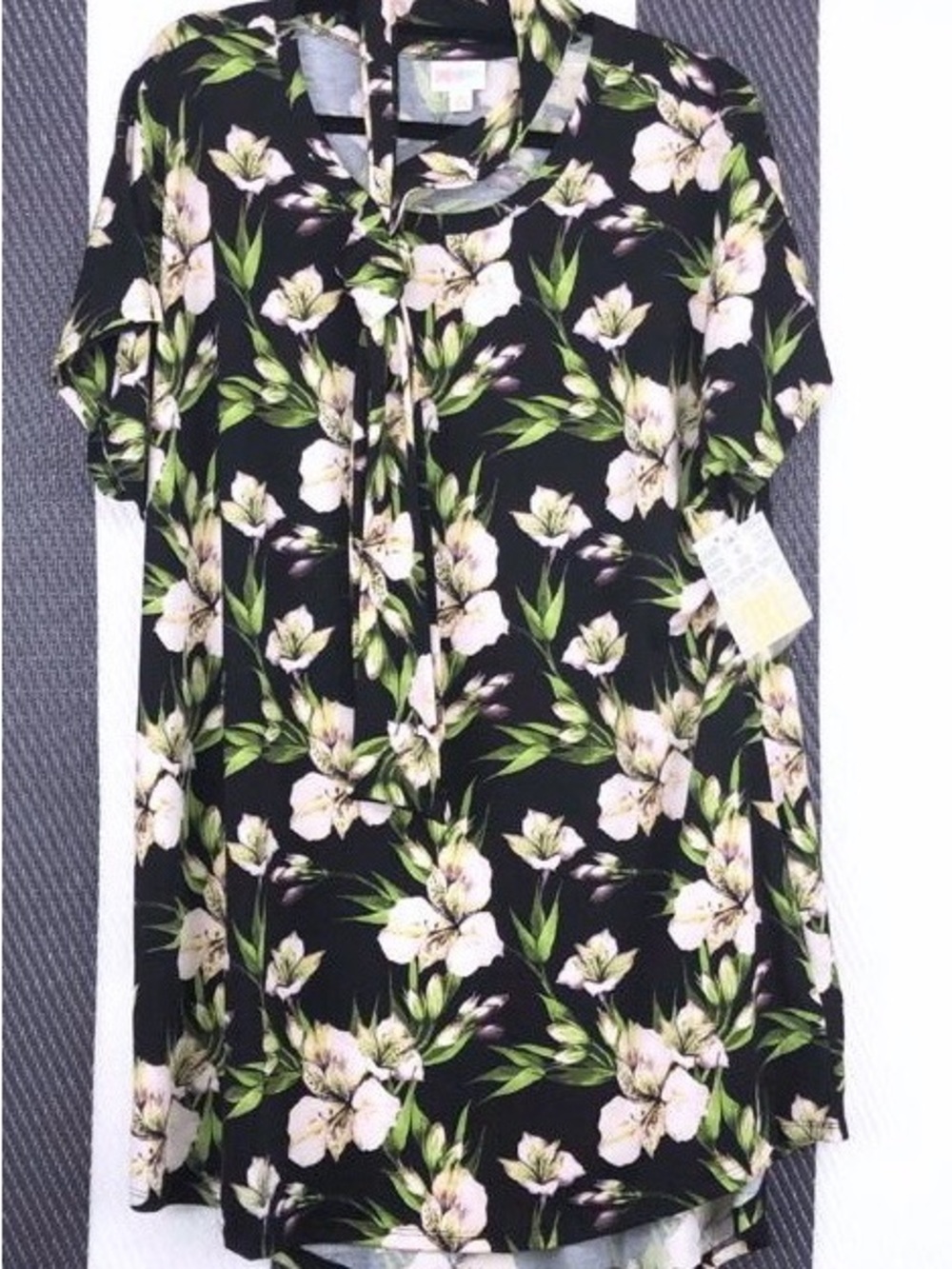 Lula Roe Short Sleeve Top Floral- Black/Green/White
